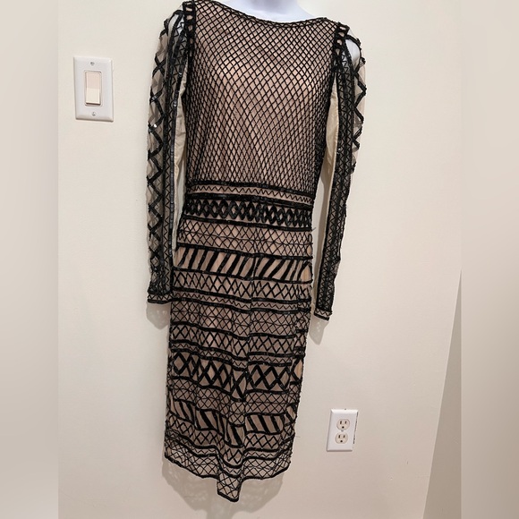 Alice and Olivia Black and Cream Embellished Dress size 8 - Picture 5 of 8